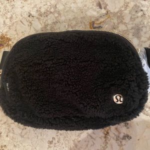 Everywhere belt bag fleece NWT - Lululemon